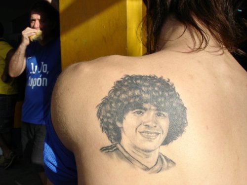 Tatoo de Diego A.M. dans le dos d'un supporter de Boca Juniors (Buenos Aires, 2005) - photo Nicolas Deltort